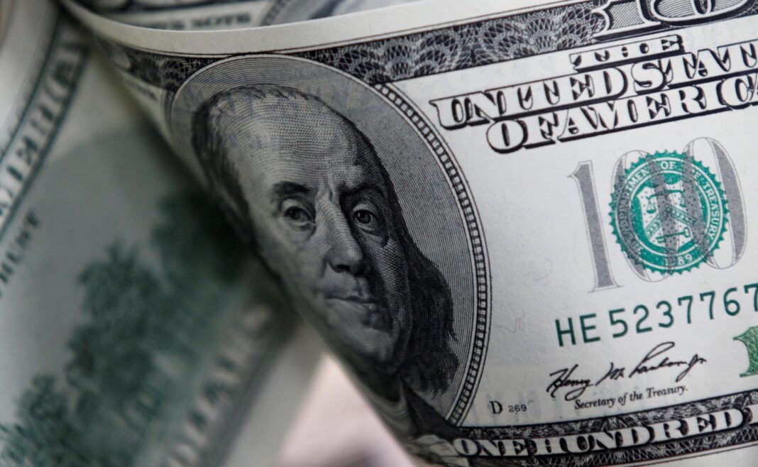 Dólar abre de olho em petróleo e tensões entre EUA e Irã