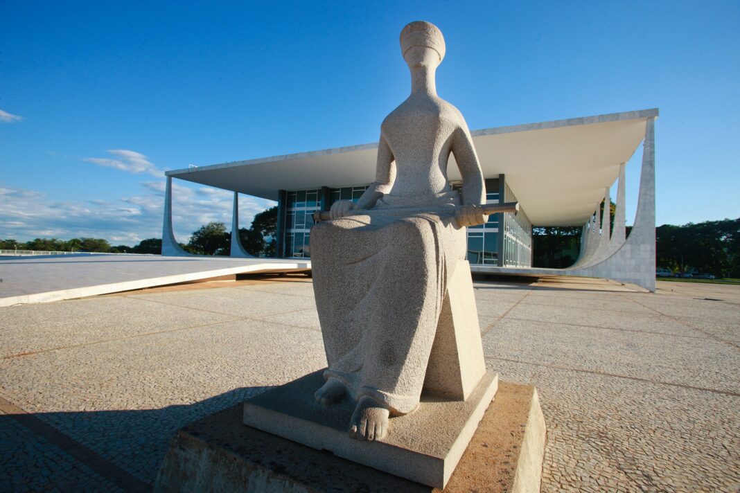 STF e tribunais superiores criam gratificação para assessores; custo anual estimado supera R$ 285 milhões