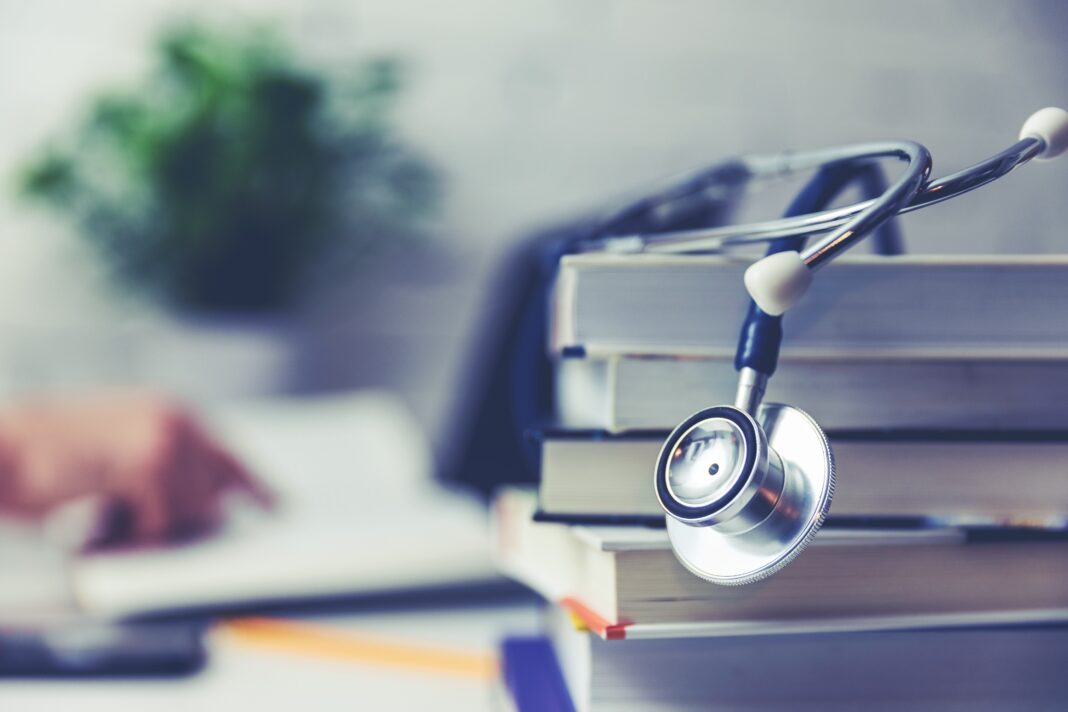 Justiça Federal suspende punições do MEC a faculdades de Medicina com baixo desempenho no Enamed