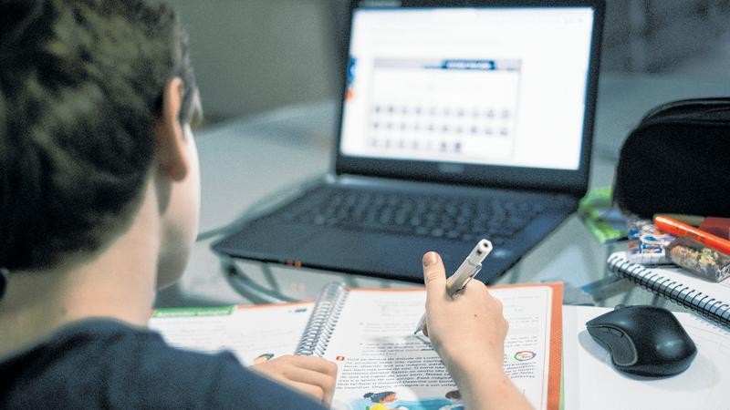 Inteligência Artificial em sala de aula revela deficiências do ensino focado em memorização