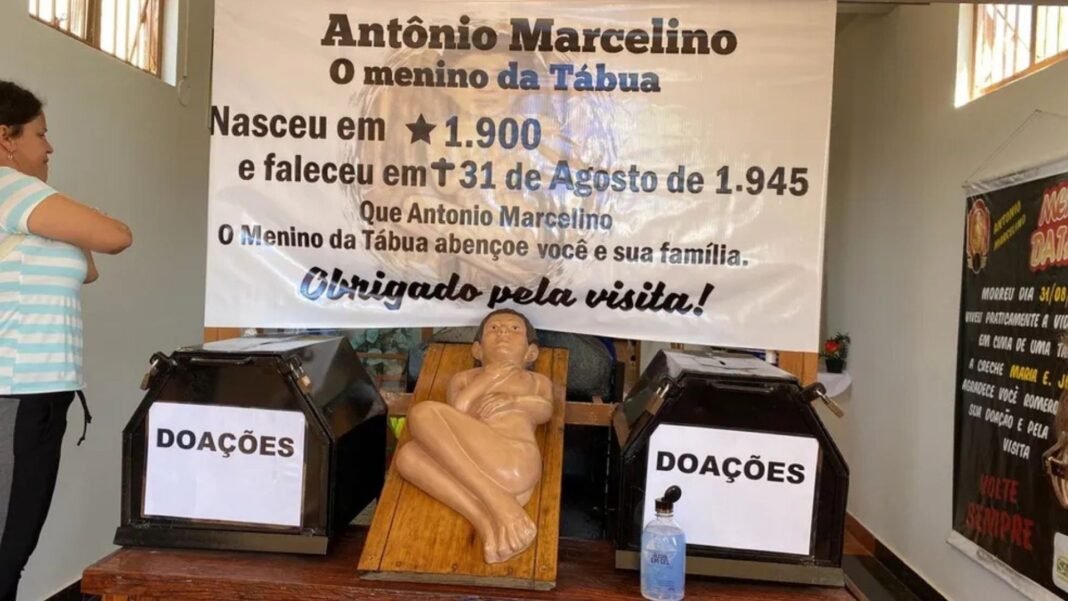 ‘Menino da Tábua’: conheça relatos de fé que transformaram túmulo de morador de Maracaí em destino de romeiros