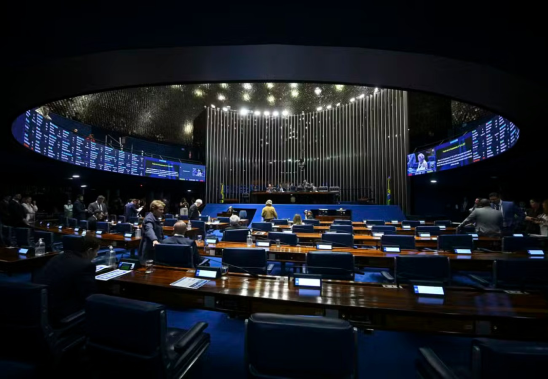 Quaest no RS para o Senado: Manuela d’Ávila (PSOL), 12%; Paulo Pimenta (PT), 9%; Marcel van Hattem (Novo), 9%; Ubiratan Sanderson (PL), 8%; Germano Rigotto (MDB), 8%