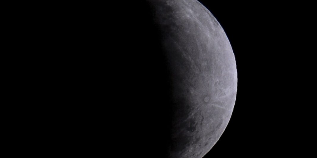 Eclipse parcial da Lua nesta quinta-feira será visto em todo o Brasil