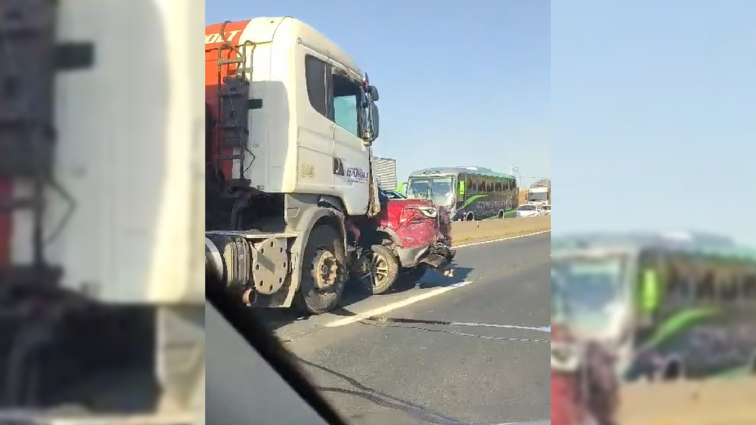 Engavetamento deixa tráfego lento na SP-294 em Marília