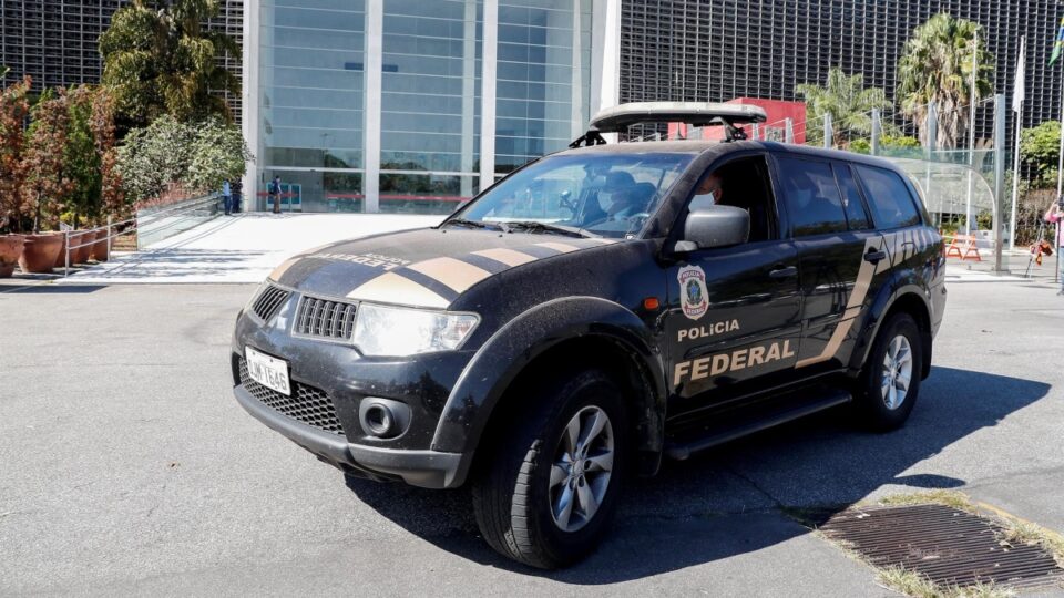 Operação da PF Investiga Desvio de Mais de 20 Toneladas de Livros Didáticos no Piauí e Maranhão