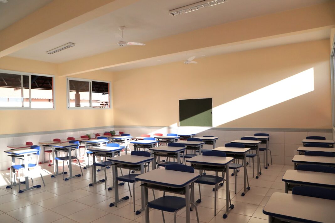 Ideb do Ensino Médio Avança Pouco e Não Atinge Metas, com Redes Estaduais Adotando Estratégias para Elevar Índices
