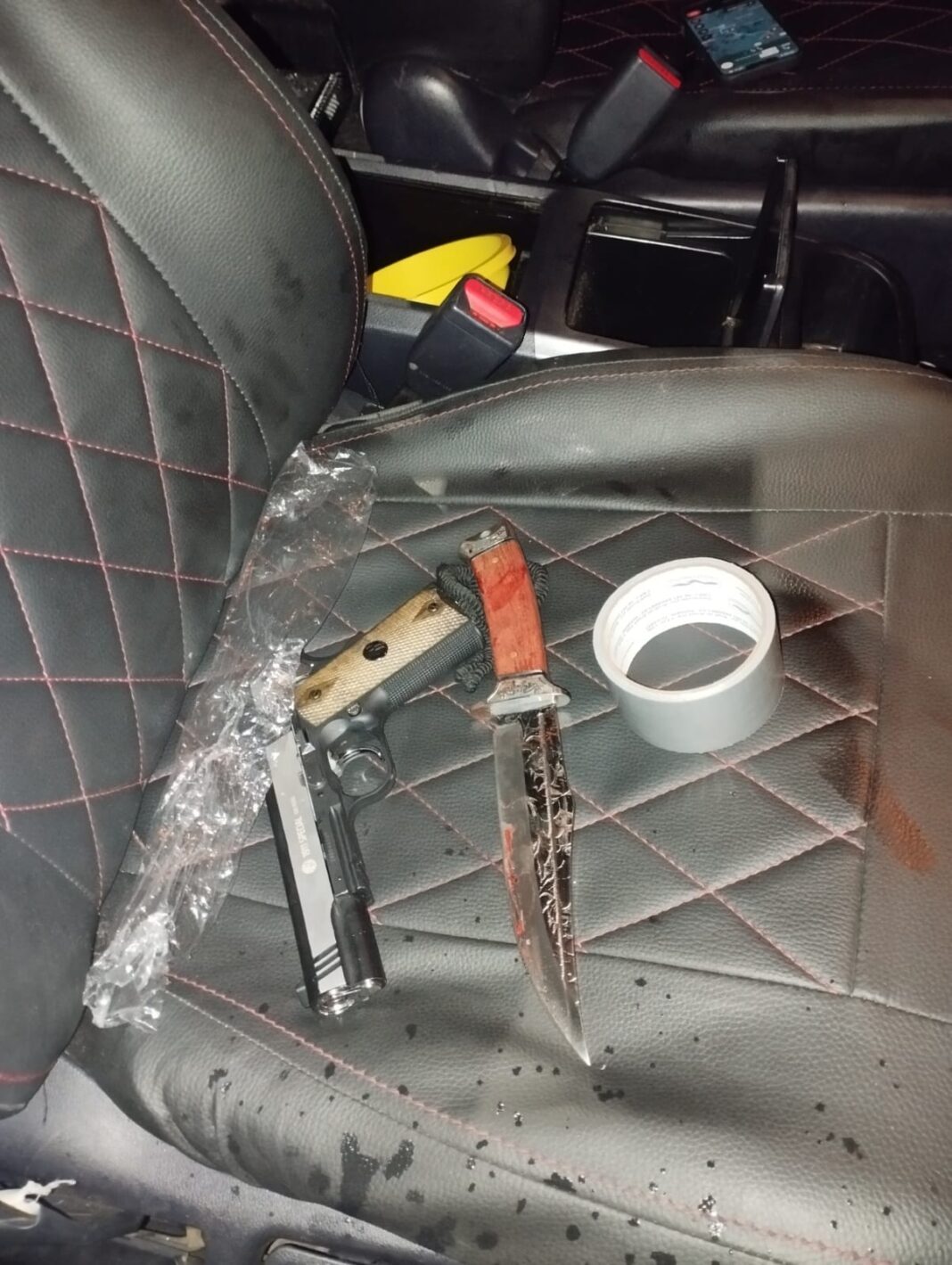 Homem é preso por tentativa de feminicídio e sequestro de ex-mulher em Piracicaba; PM apreende faca e arma de airsoft