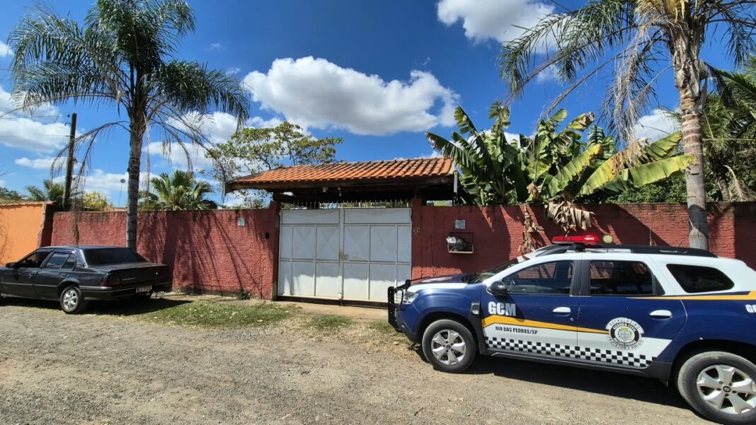 Criança estava na casa e pode ter presenciado pai matando mãe a facadas no interior de SP, diz polícia