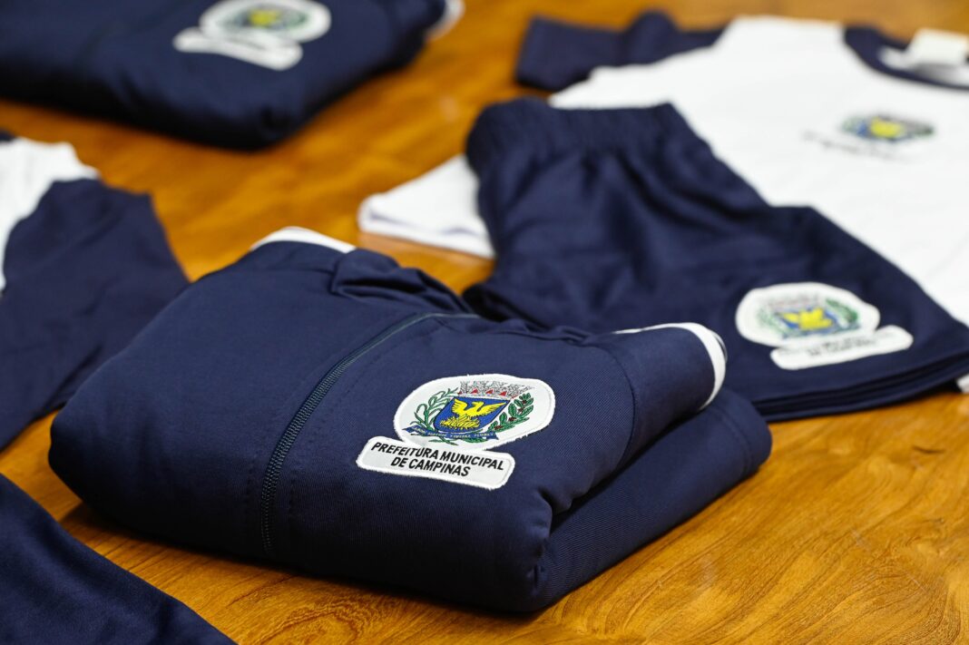 Prefeitura de Campinas Investiga Descarte Irregular de Uniformes Escolares na Rodovia dos Bandeirantes