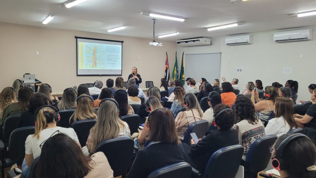 Professora de Harvard detalha estratégias para desenvolvimento socioemocional na primeira infância em Bauru