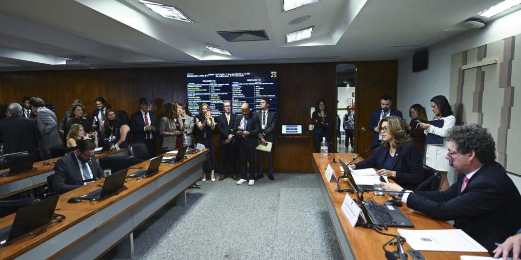 Comissão Mista aprova MP da taxa das blusinhas com zeragem de imposto para compras de até US$ 50