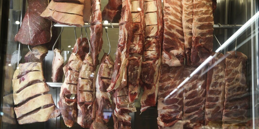 Cota chinesa impacta exportação de carne bovina, que recua 27,1% em agosto