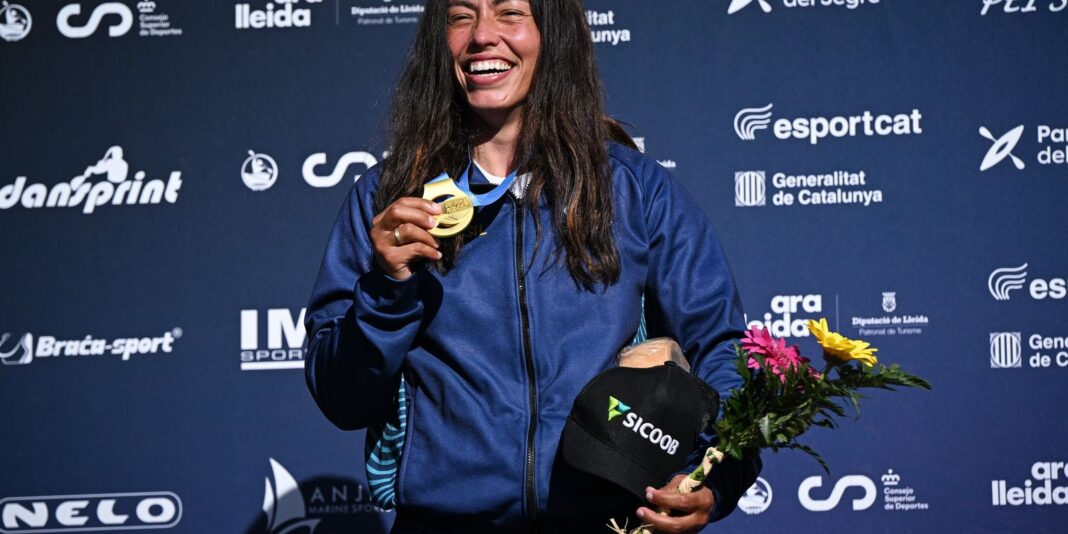 Ana Sátila conquista ouro na etapa final da Copa do Mundo de canoagem slalom na Espanha