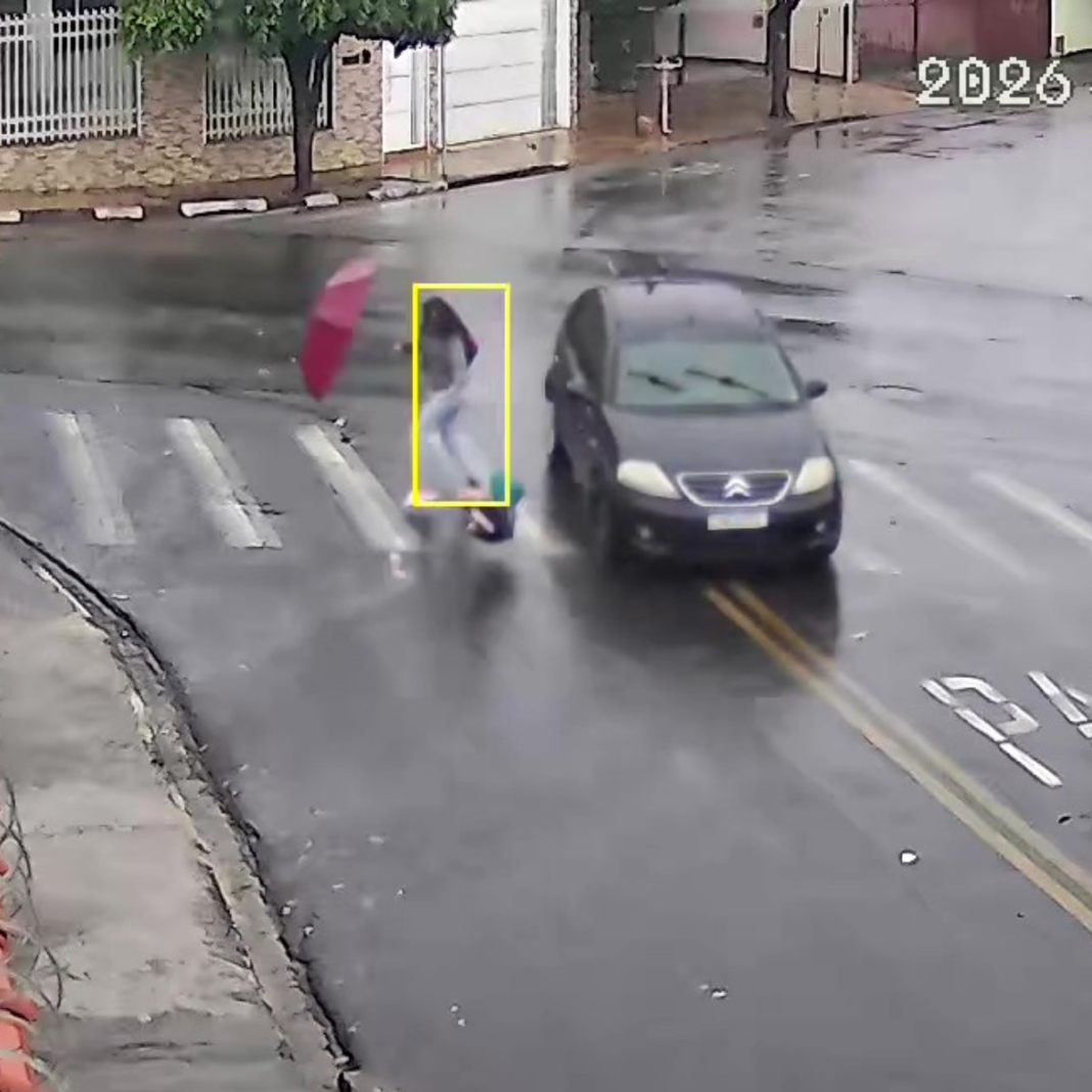Criança de 6 anos é atropelada em faixa de pedestres por motorista que fugiu em Itapira