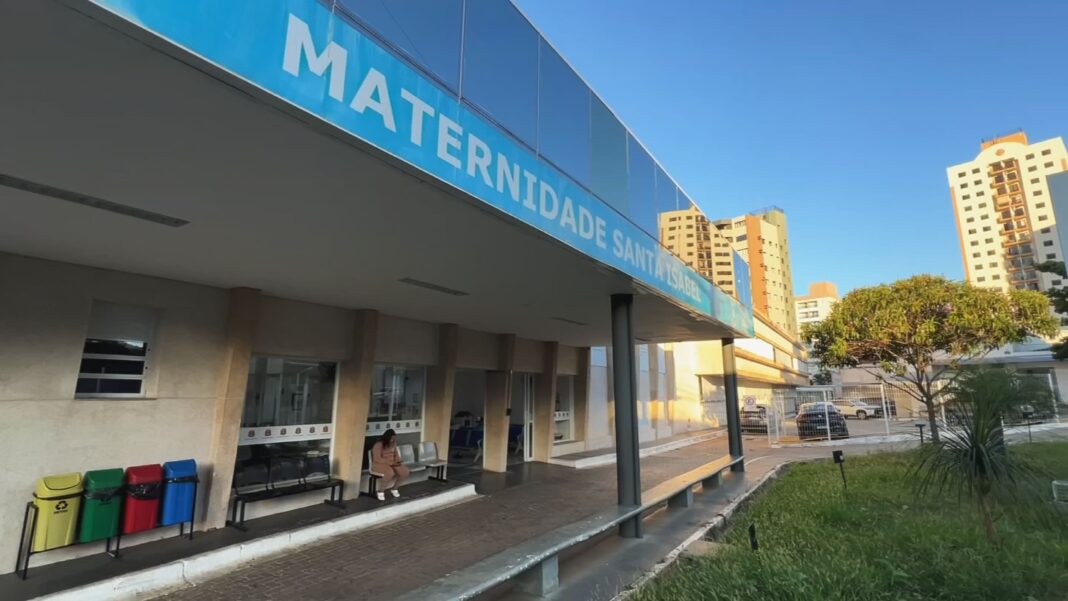 Maternidade Santa Isabel Corrige Placa Sobre Direito à Cesariana Após Divergência com Lei Estadual em Bauru