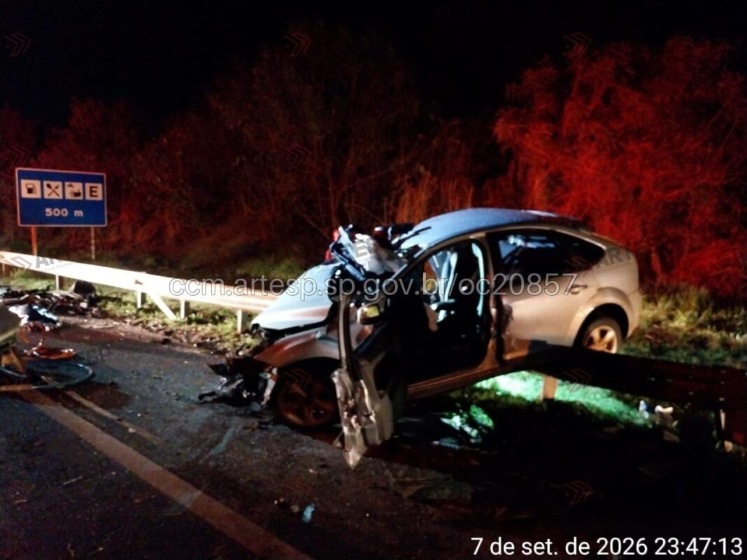 Colisão frontal em rodovia de Bocaina (SP) resulta em uma morte e três feridos
