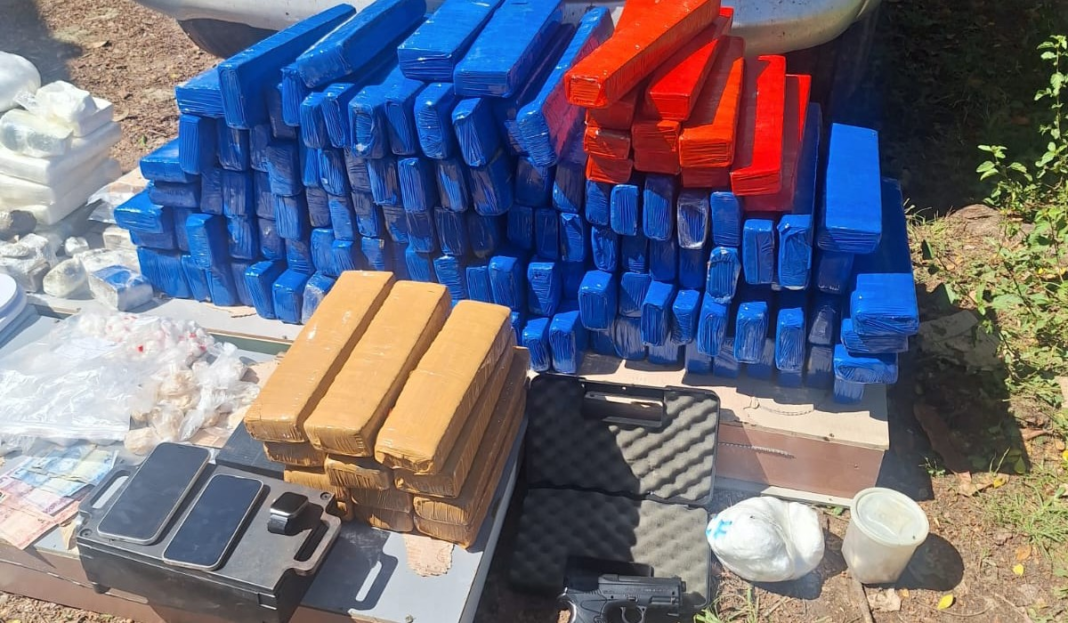 Homem é preso com 182 kg de cocaína e maconha em caminhonete após perseguição em Piracicaba