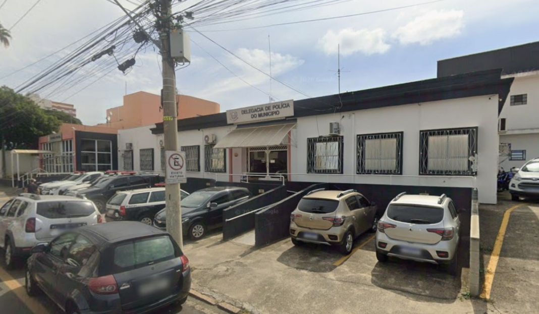 Fuga com moto roubada em Campinas termina com prisão de maior e apreensão de adolescente em Indaiatuba