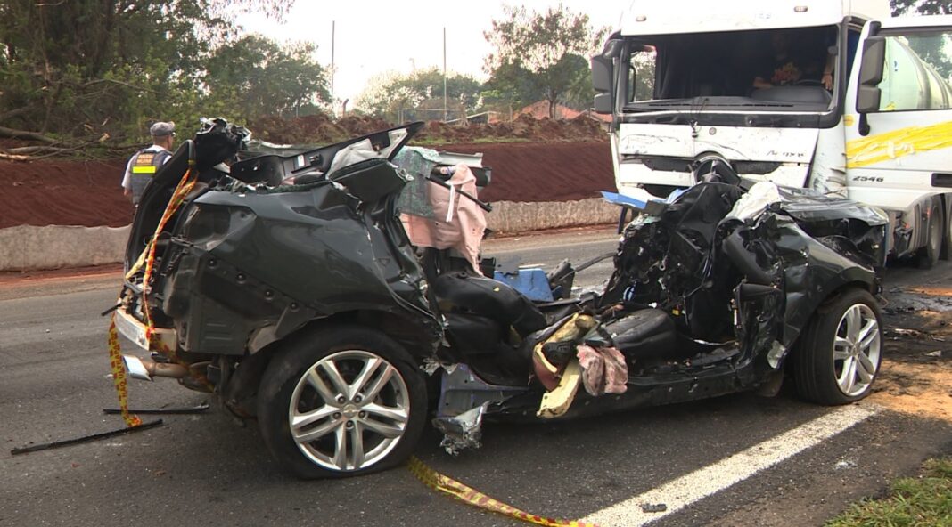 Motorista morre em colisão frontal com carreta na Rodovia Zeferino Vaz, em Paulínia