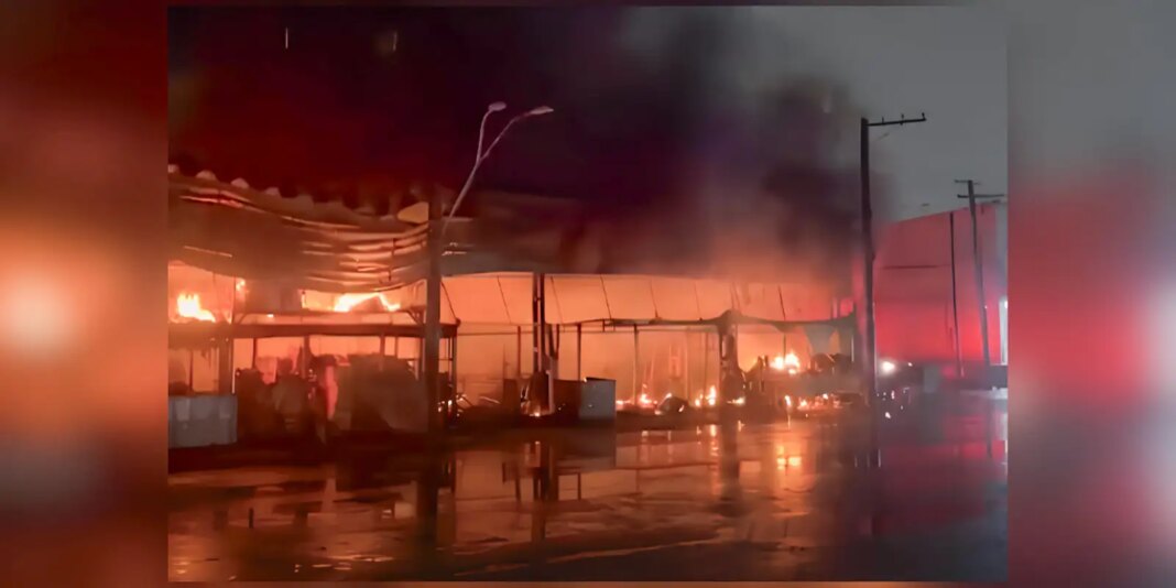 Incêndio de grandes proporções destrói pavilhão de frutas no Ceagesp