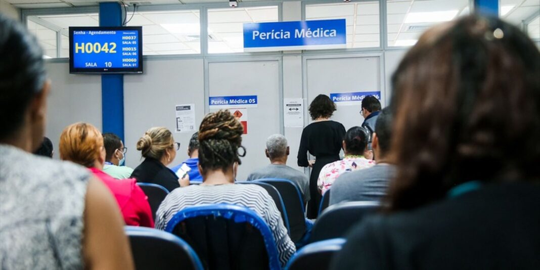 Fila de espera por atendimento do INSS é zerada em agosto, anuncia Ministério da Previdência