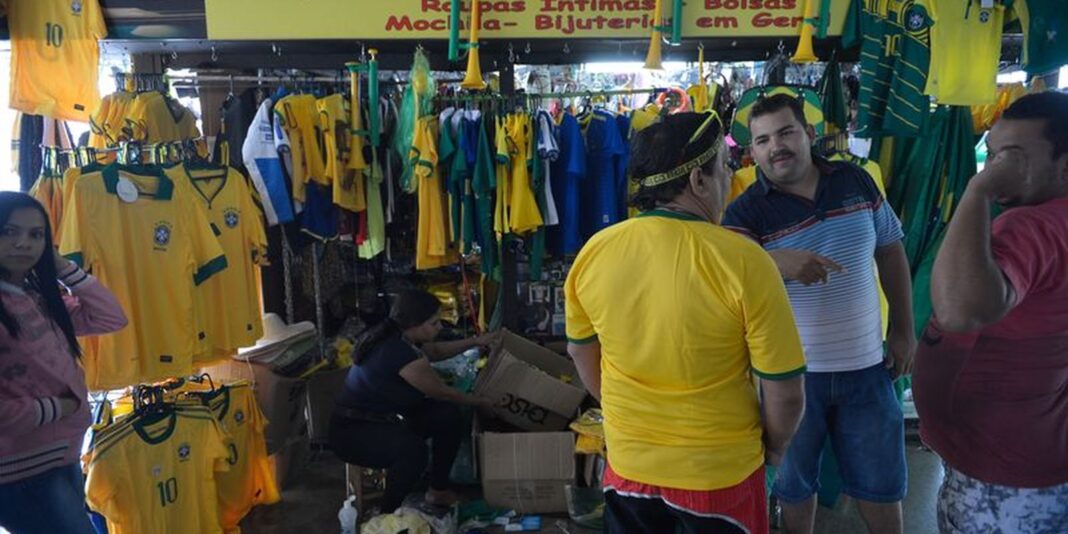 Vendas do comércio varejista caem 0,8% em julho, afetadas pela Copa do Mundo