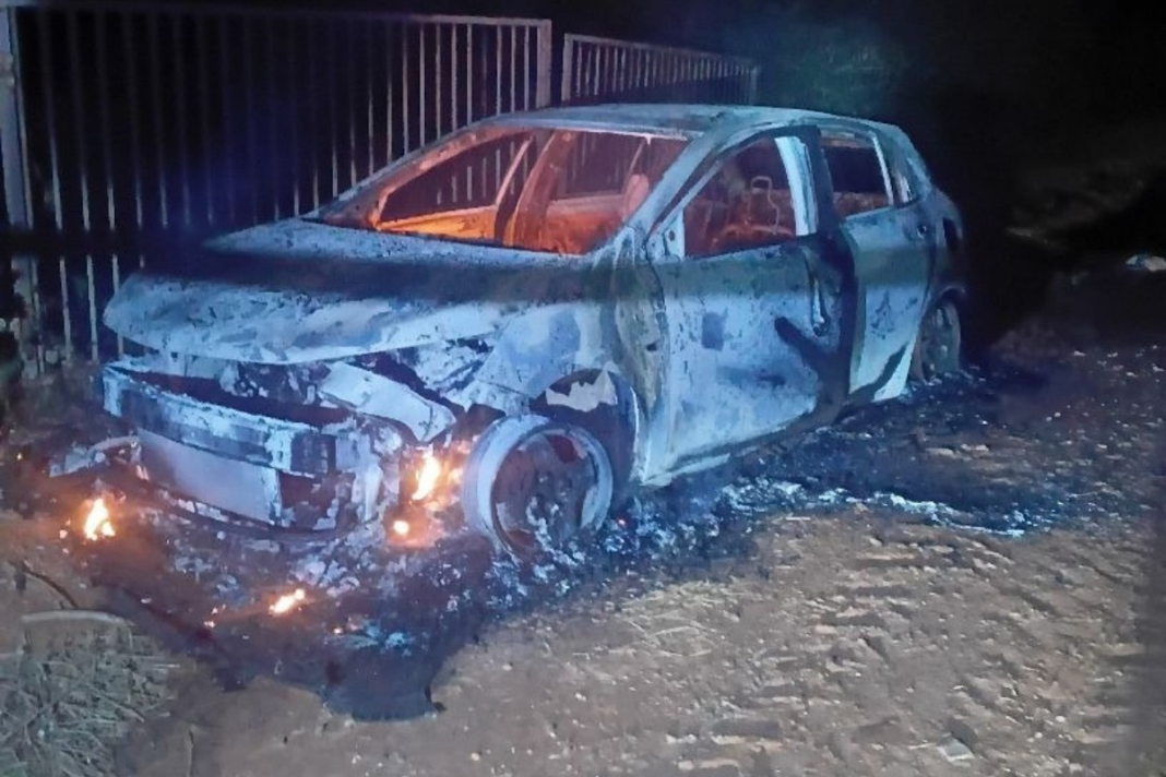 Corpo de mulher é encontrado carbonizado em estrada de Mogi Mirim; veículo também é achado em chamas