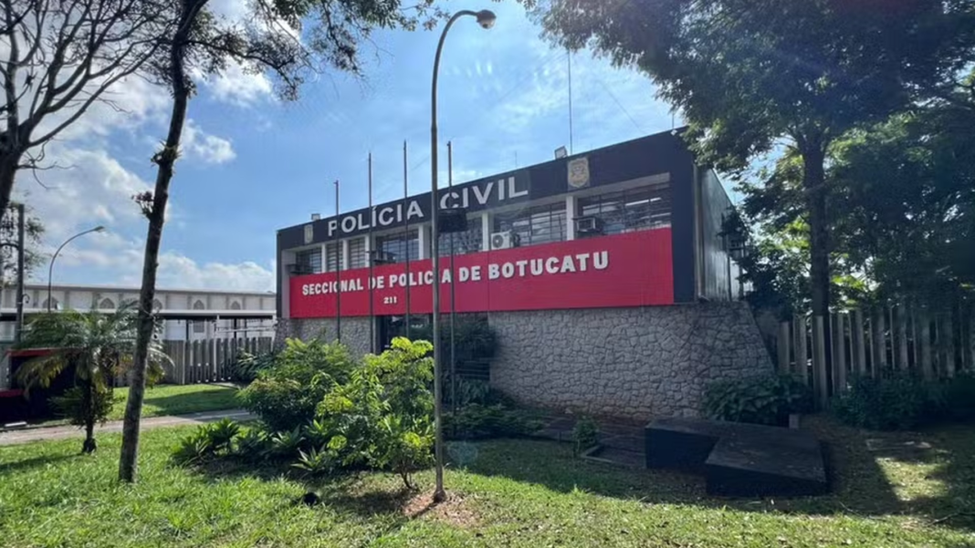 Homem é preso suspeito de invadir casa e agredir casal de idosos durante roubo em São Manuel