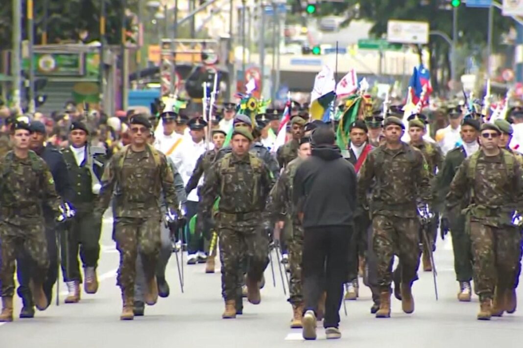 Frio não desanima público e Campinas celebra 7 de Setembro com desfile cívico-militar
