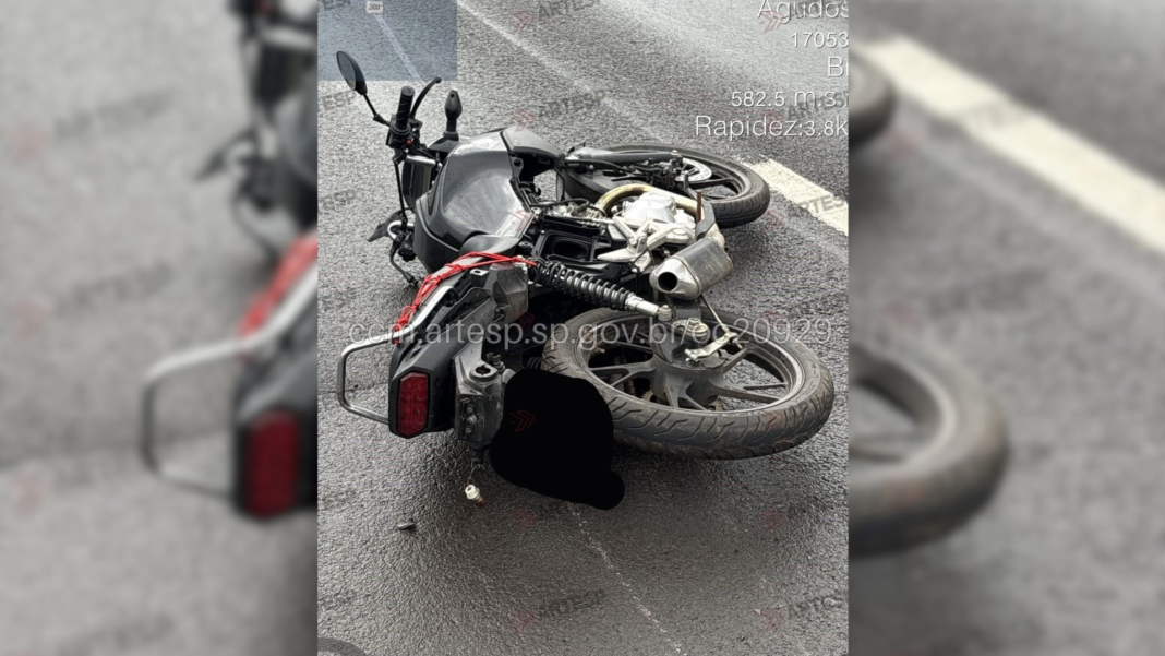 Motociclista de 26 anos morre após colidir com canteiro central em rodovia de Agudos