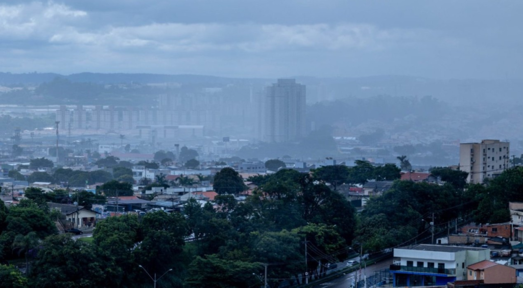 Defesa Civil de SP alerta para chuvas fortes, raios e ventania em diversas regiões do interior