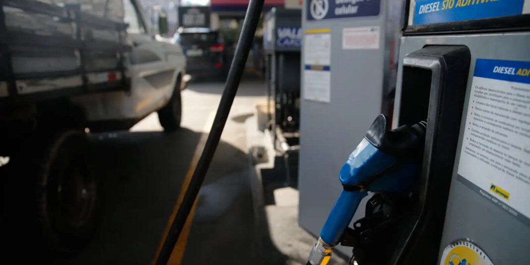 Governo amplia subsídios para gasolina e diesel após alta do petróleo