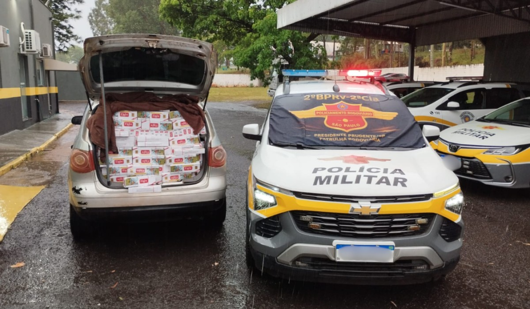 Motorista abandona carro com 17,5 mil maços de cigarros contrabandeados e foge para matagal no interior de SP