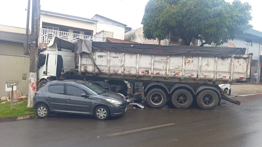 ‘Achei que fosse bomba’, diz dono de carros atingidos por caminhão desgovernado no interior de São Paulo