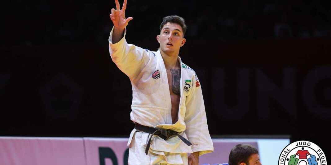 Guilherme Schimidt conquista ouro inédito em Budapeste e fecha Grand Slam de judô com três medalhas para o Brasil