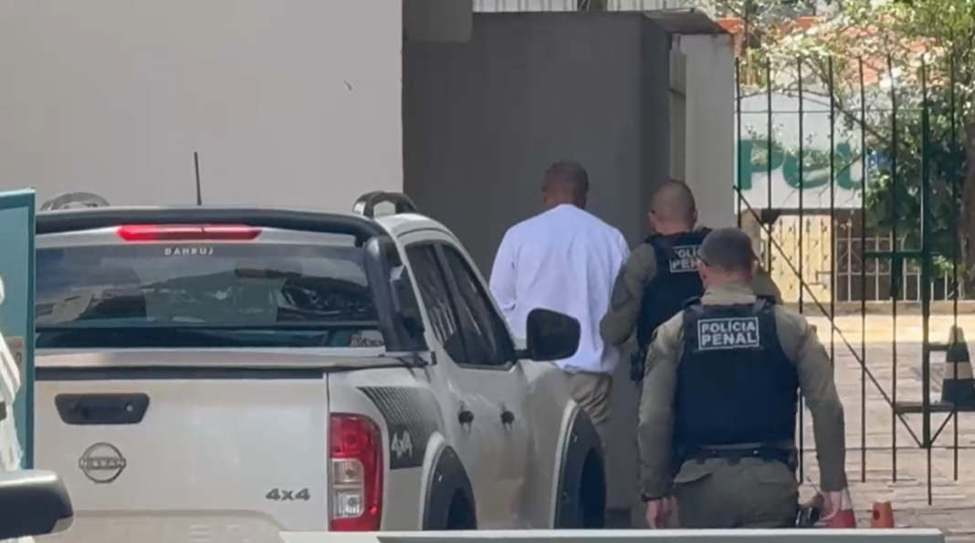 Vereador Cássio Fala Pira, preso por crimes sexuais, passa por audiência em Piracicaba