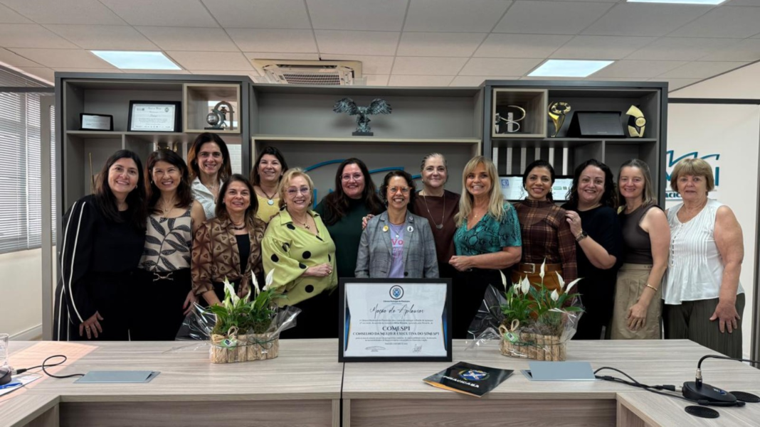 Câmara de Piracicaba homenageia o Comespi pelos 15 anos de atuação em prol do protagonismo feminino