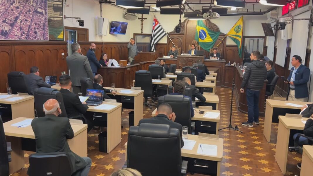 Câmara de Bauru abre Comissão Processante e pode cassar prefeita Suéllen Rosim após prisões por fraude em licitação do lixo