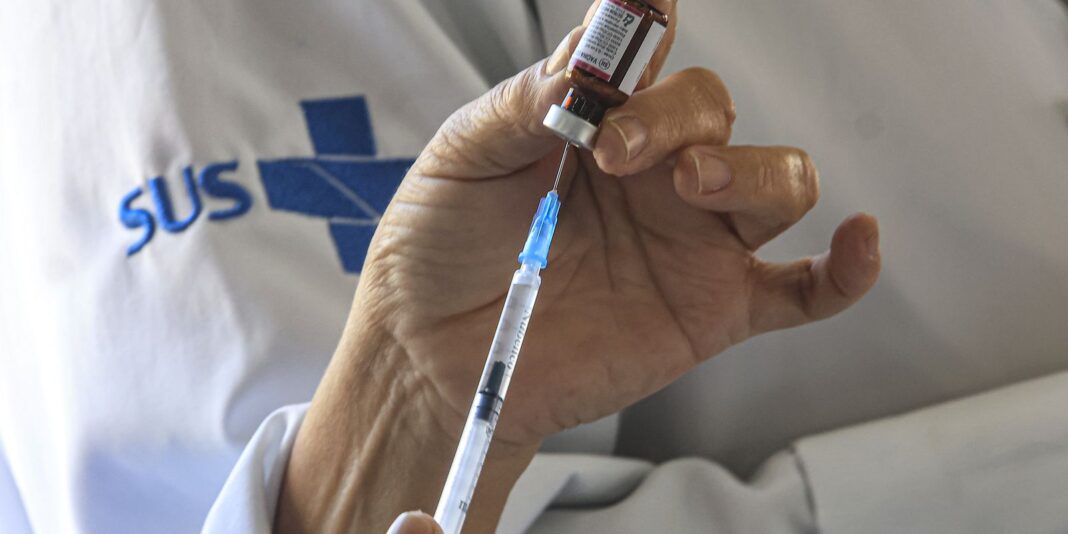 Anvisa autoriza uso de vacina contra meningite em bebês a partir de seis semanas de vida