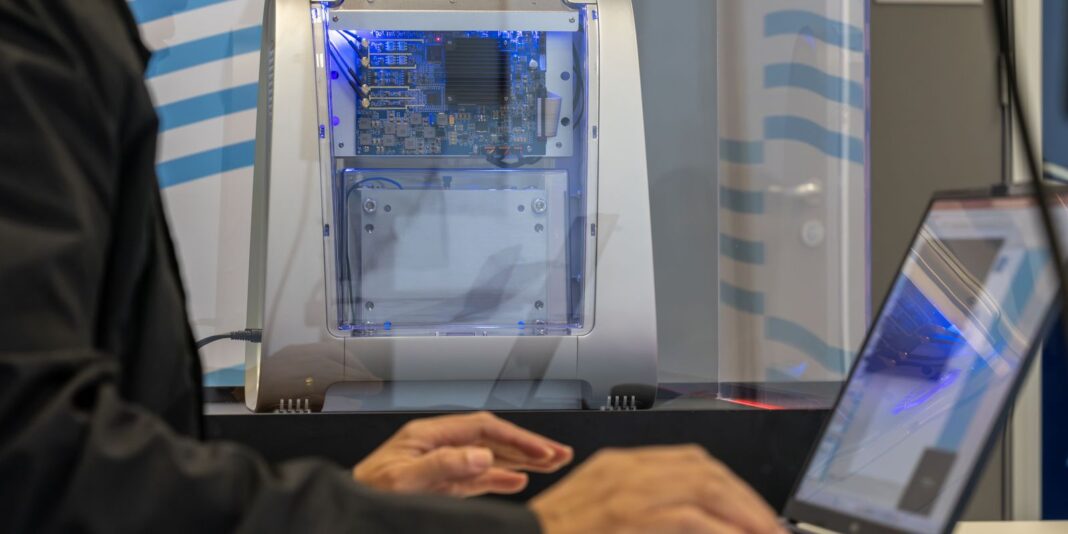 Senai Introduz Computador Quântico Inédito para Formação Profissional e Pesquisa Tecnológica