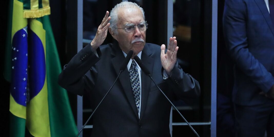 Ex-presidente José Sarney é internado em São Luís com quadro de pneumonia