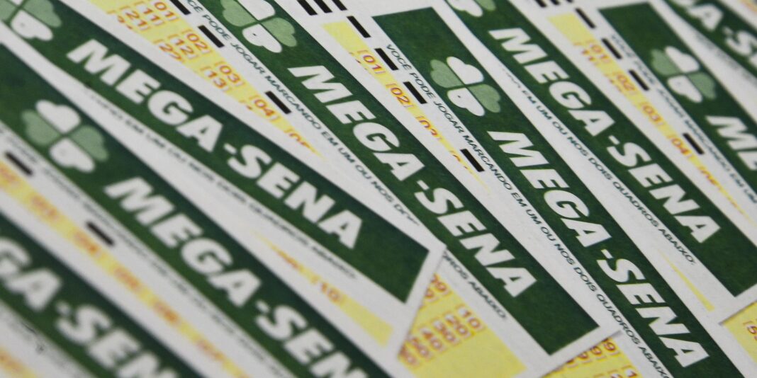 Mega-Sena acumula e sorteio de terça-feira pode pagar R$ 70 milhões