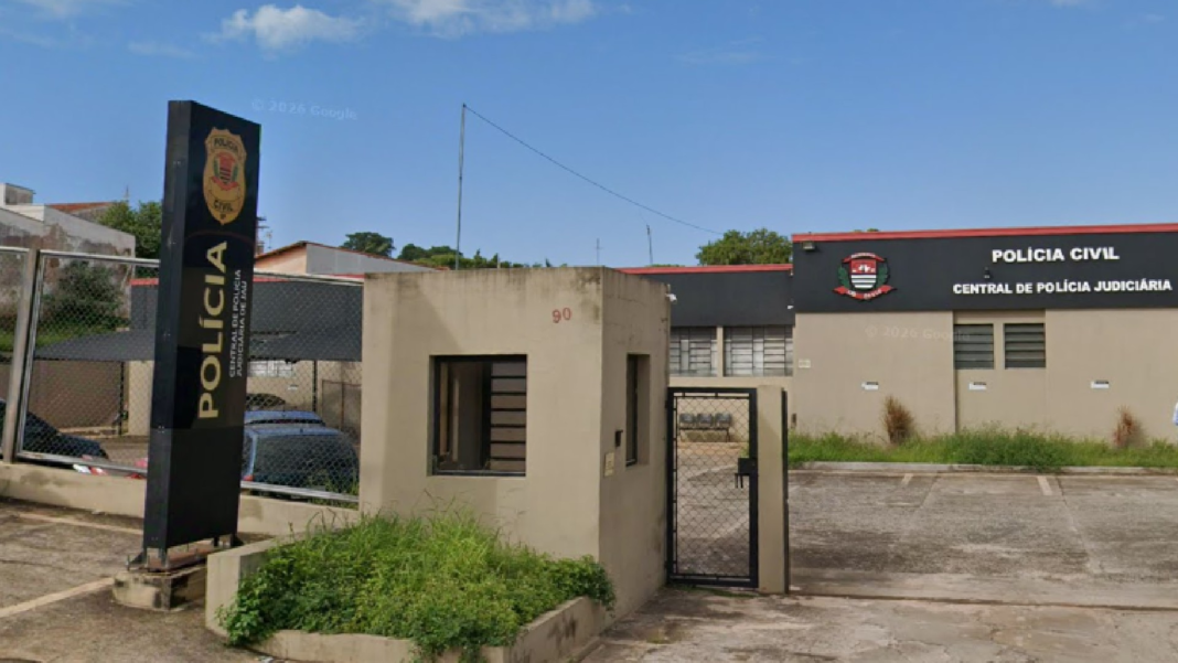 Homem é preso após agredir companheira e deixá-la com bebê do lado de fora de casa na chuva em Igaraçu do Tietê