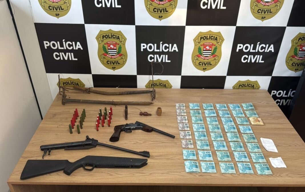 Polícia Civil desarticula ponto de tráfico em Itapetininga com apreensão de armas, munições e R$ 41 mil