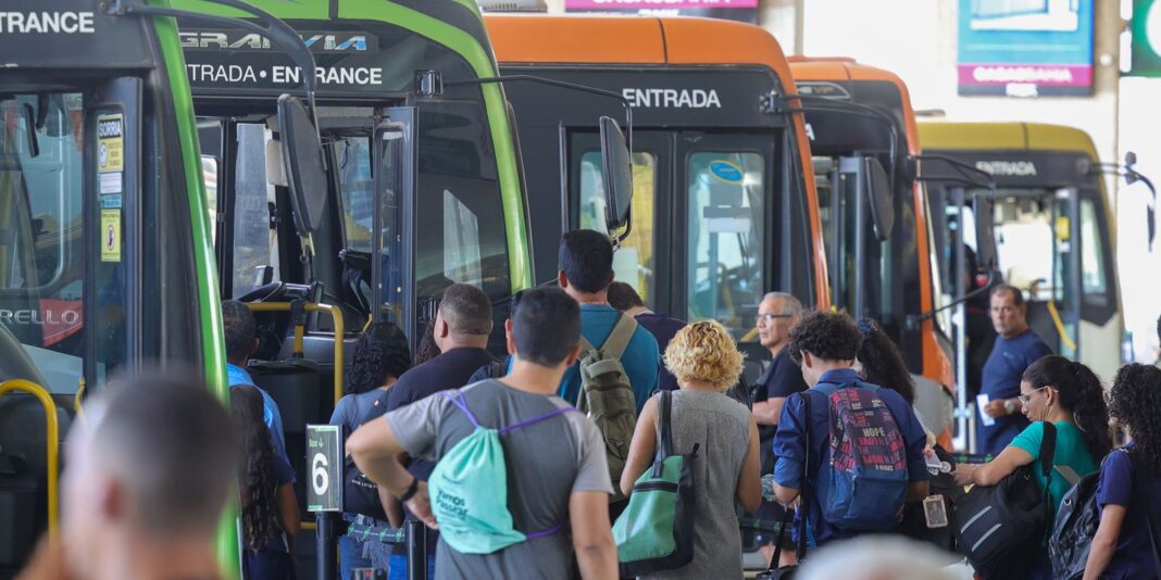 Pesquisa revela que 67% dos brasileiros sentem piora na saúde mental com escala 6×1