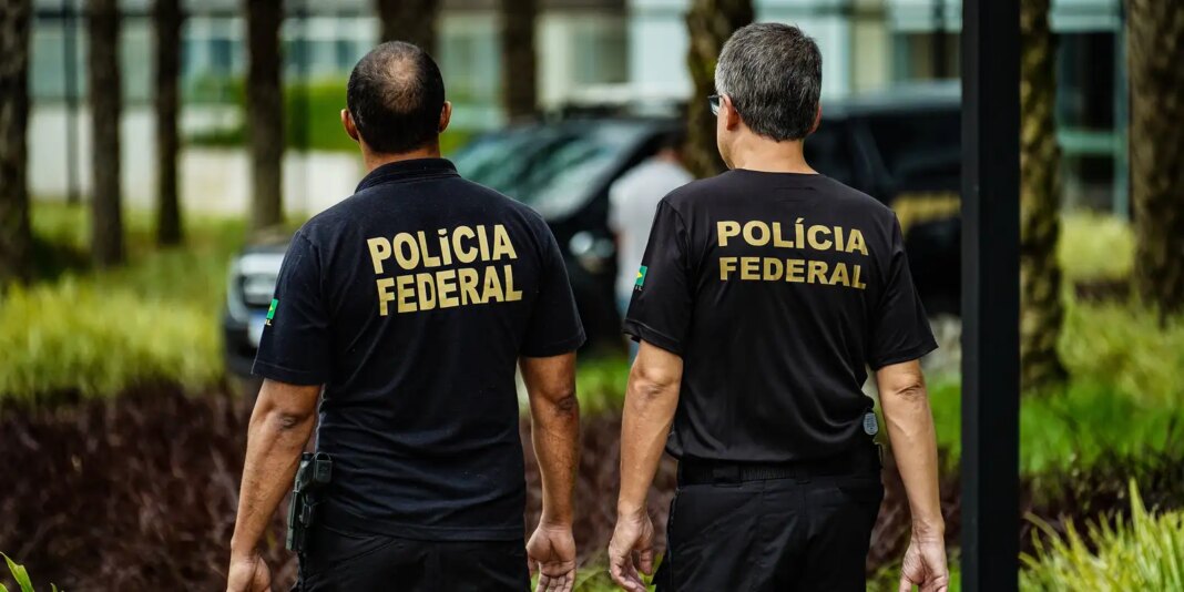 Polícia Federal Desarticula Apologia ao Nazismo no Interior do Rio de Janeiro com Busca e Apreensão em Valença