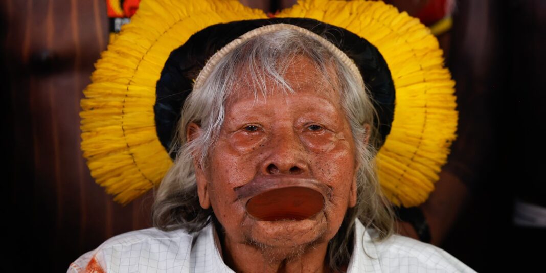 Cacique Raoni, 94 anos, recebe cuidados paliativos em Mato Grosso após diagnóstico de câncer