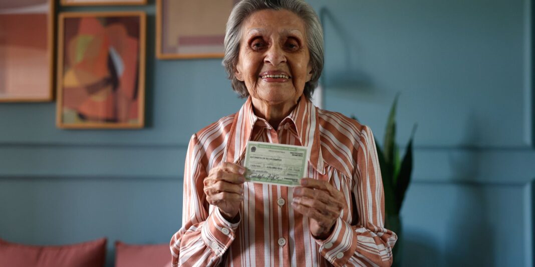Campanha Eleitoral Enfatiza Direito ao Voto para Maiores de 70 Anos Diante de Barreira de Acesso