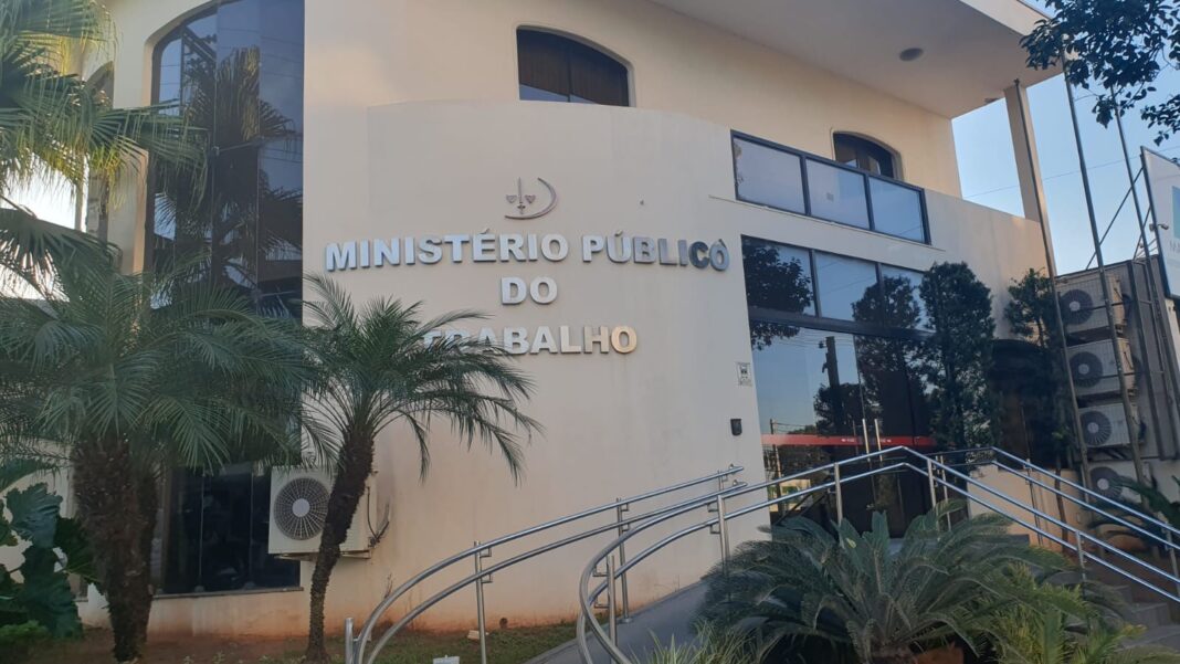 Justiça determina que frigorífico de Pirapozinho não pode reduzir bônus de funcionários com atestados médicos