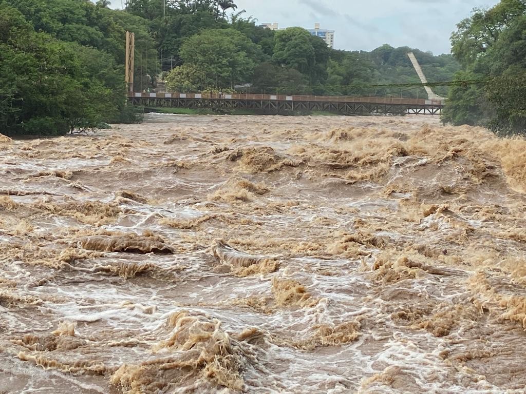Rio Piracicaba atinge 4,2 metros e entra em estado de emergência com risco de transbordamento em pontos da cidade